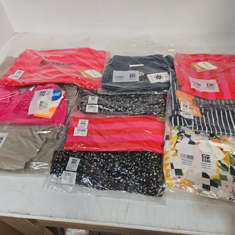 LOT OF APPROXIMATELY 30 ASSORTED BRAND NEW REGATTA AND DARE2BE CLOTHING ITEMS