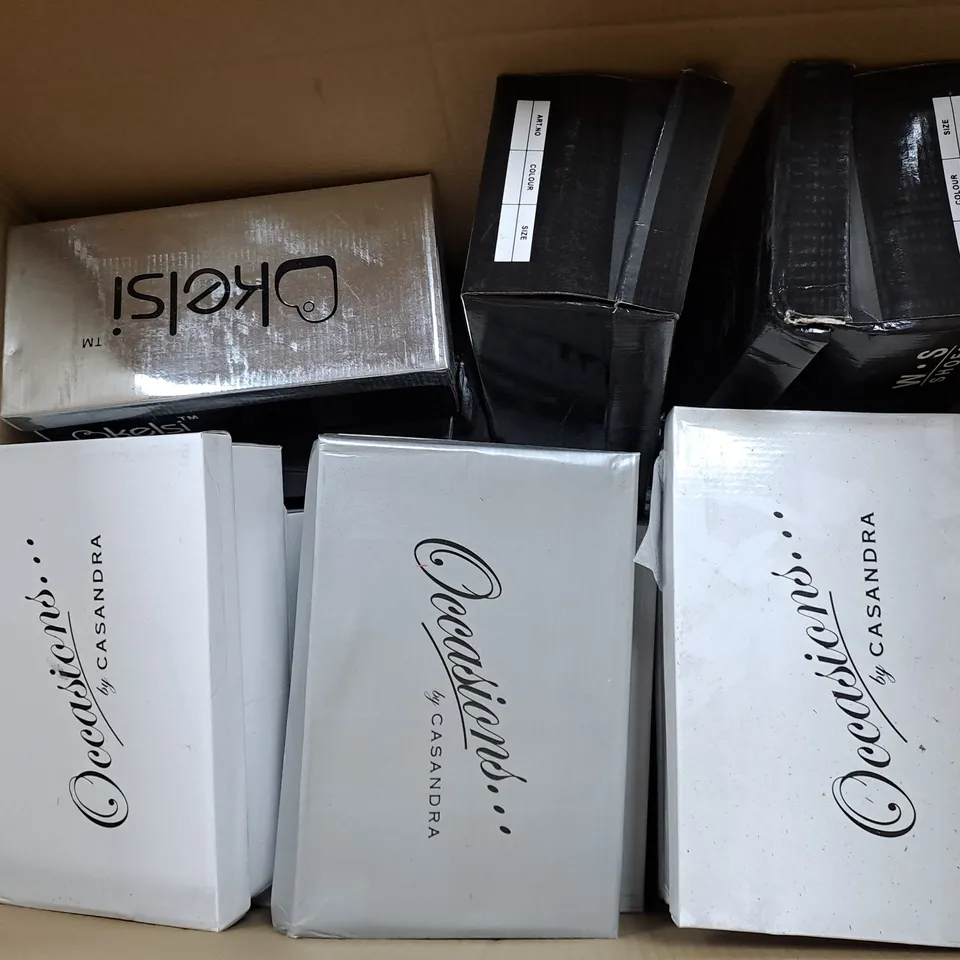APPROXIMATELY 10 PAIRS OF ASSORTED BOXED AND UNBOXED SHOES TO INCLUDE SANDALS, AND TRAINERS 