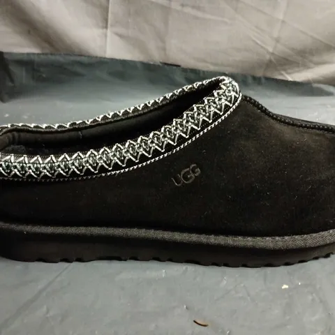 UGG BLACK SUEDE MOCCASIN SLIPPERS - SIZE 44