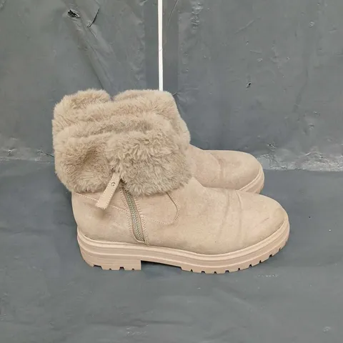 FAUX FUR ANKLE BOOT IN BEIGE SIZE 6