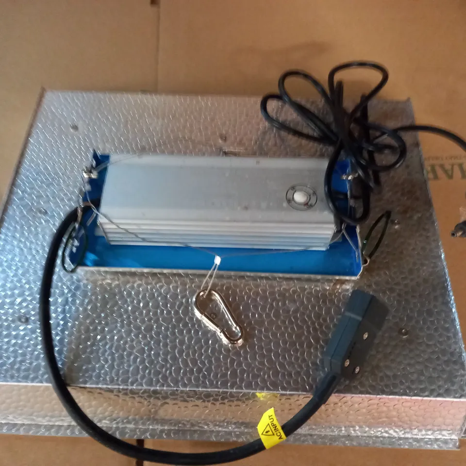 MARD HYDRO GROWING LIGHT - 38X34CM