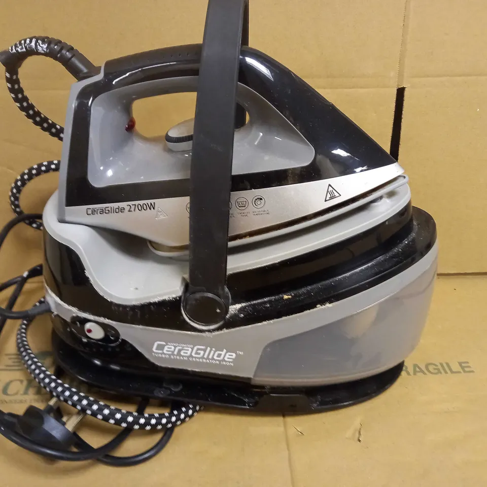 TOWER CERAGLIDE 2700W STEAM GENERATOR IRON