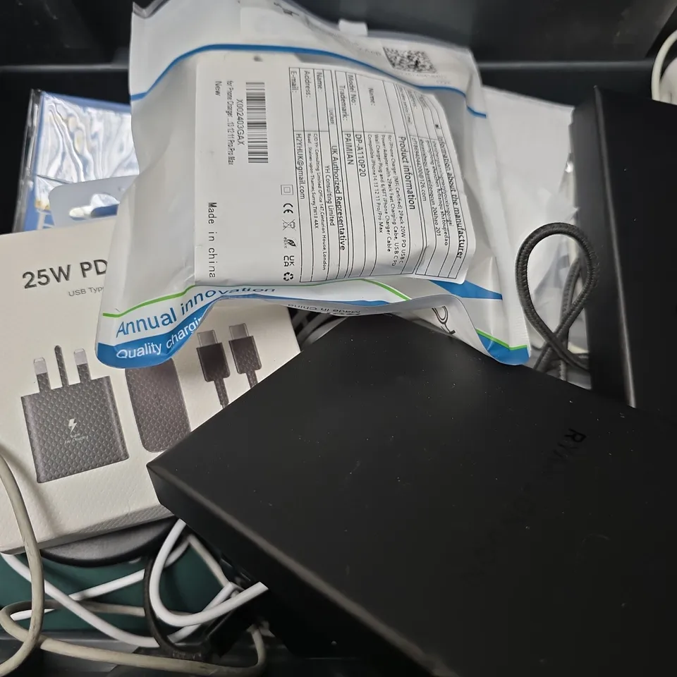 APPROXIMATELY 10 ASSORTED ITEMS TO INCLUDE - POWER BANK , LIGHTNING PLUG , REVIVE PHONE CASES ETC