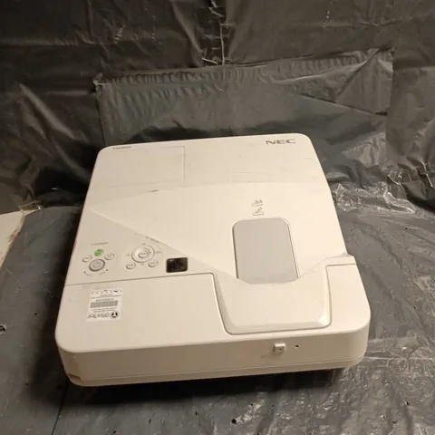 NEC PROJECTOR -WHITE 