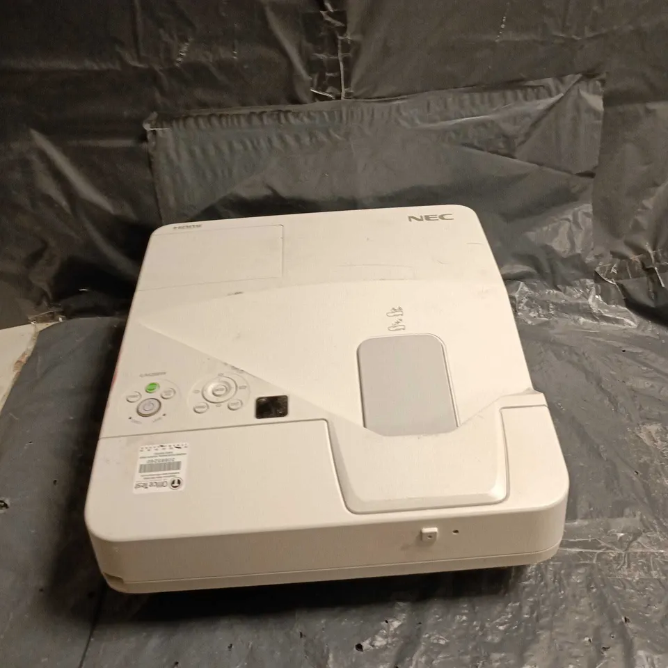 NEC PROJECTOR -WHITE