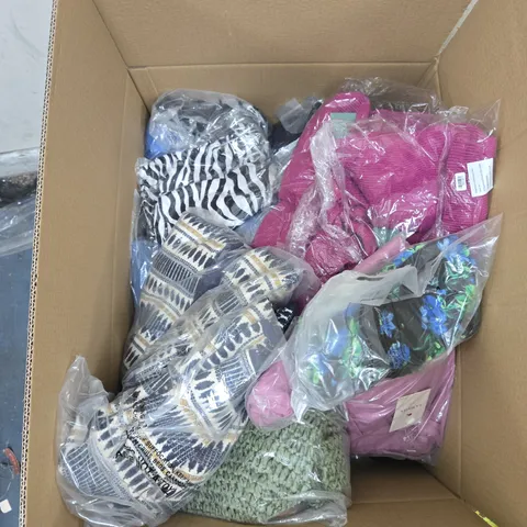 BOX OF APPROXIMATELY 25 ASSORTED CLOTHING ITEMS TO INCLUDE: LA MAREY PURPLE KNIT JUMPER