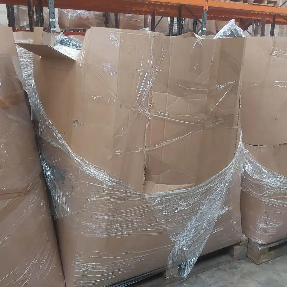 PALLET CONTAINING APPROXIMATELY 650x BRAND NEW ASSORTED DESIGNER CLOTHING ITEMS INCLUDING: SIMPLY BE DRESSES, JD WILLIAMS SHOES, SIMPLY BE JEANS ECT