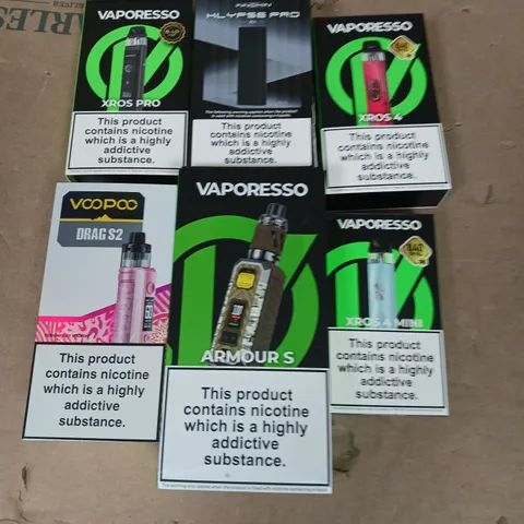 APPROXIMATELY 20 VAPES, E-CIGARETTES & ACCESSORIES TO INCLUDE - VAPORESSO XROS PRO - VOOPOO DRAG S2 - VAPORESSO ARMOUR S - ETC