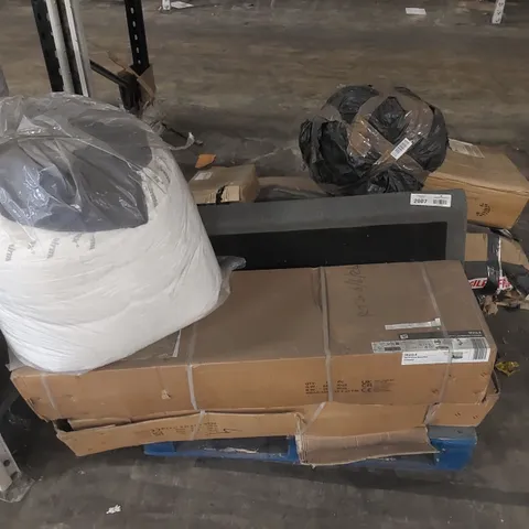 PALLET OF ASSORTED ITEMS TO INCLUDE TRAMPOLINE PARTS AND MATTRESS TOPPER