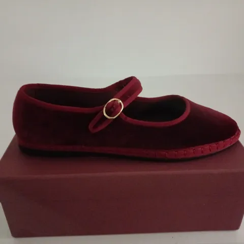 FLABELUS LUCRECIA RED VELVET MARY JANE SHOES SIZE 42 BOXED