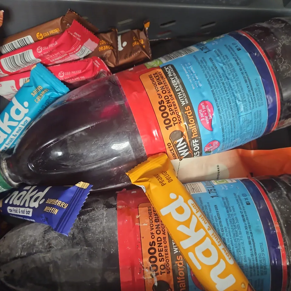 BOX OF APPROXIMATELY 15 ASSORTED FOOD AND DRINK ITEMS TO INCLUDE DIP DAB, GRIND COFFEE, NAKD BARS, ETC