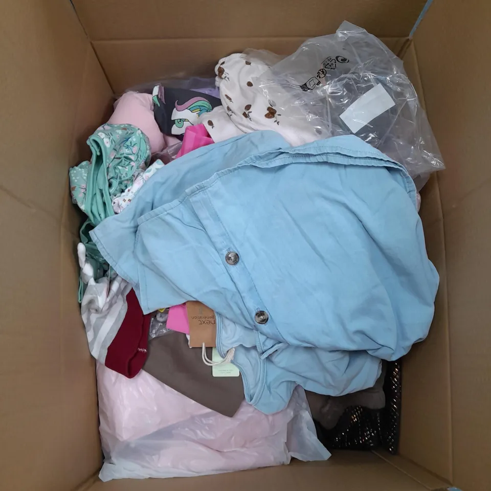 BOX OF ASSORTED CHILDRENS CLOTHING VARYING IN SIZE/COLOUR/STYLE TO INCLUDE:  TOPS, DRESSES, JUMPERS