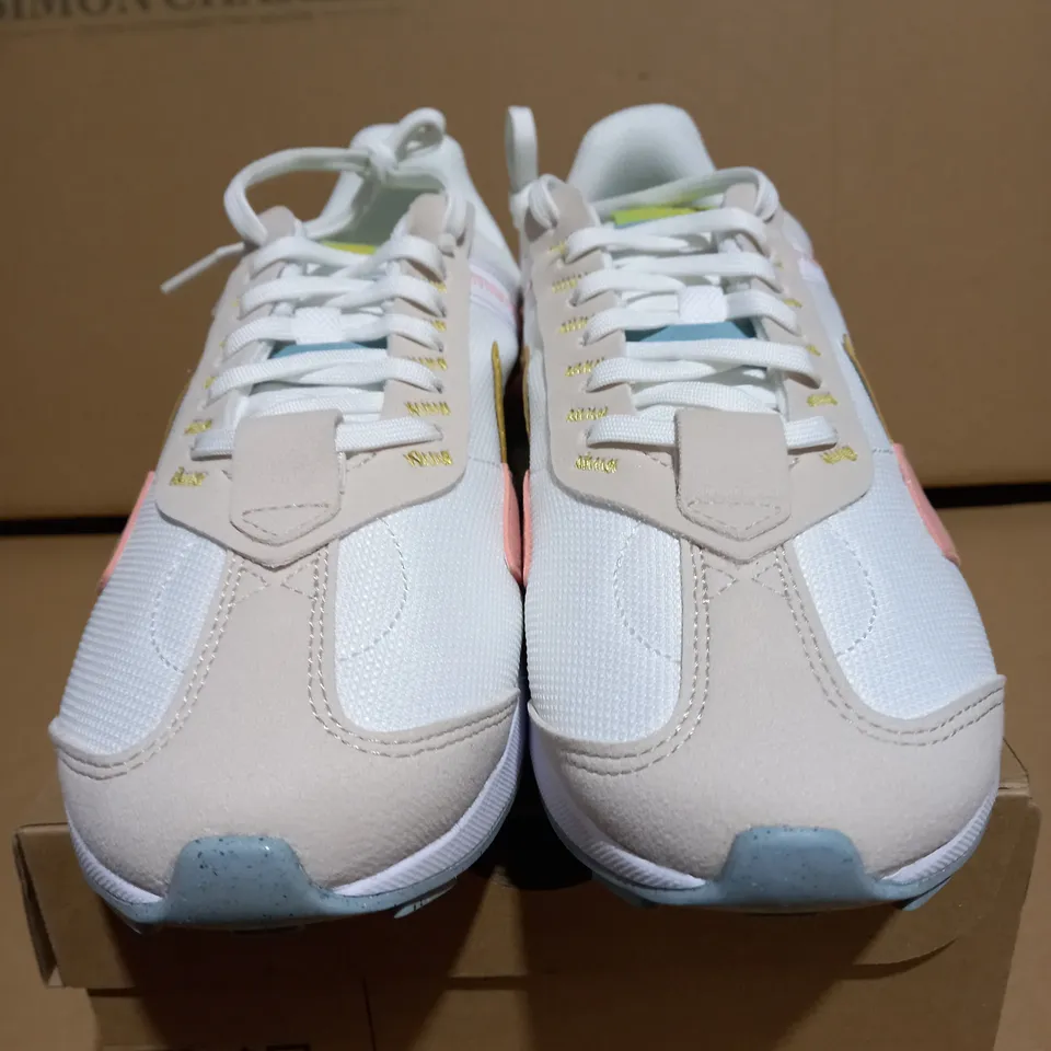 NIKE DV3458-100 WOMENS AIR MAX PRE-DAY TRAINERS - SIZE 6