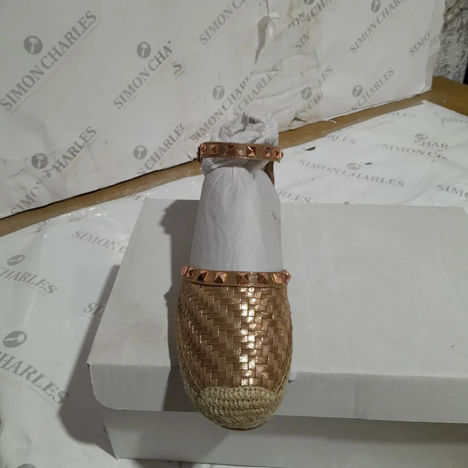 BOXED MARC FISHER GRAZE SANDALS ROSE GOLD SIZE 7.5