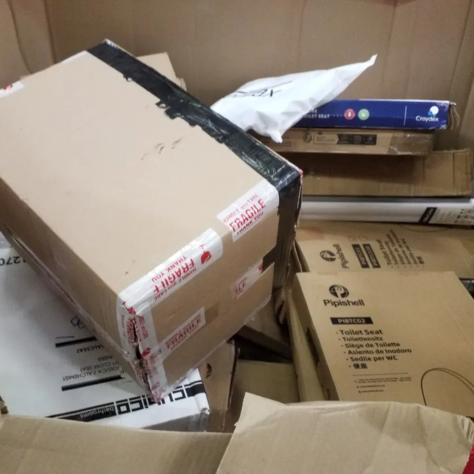PALLET CONTAINING ASSORTED PRODUCTS INCLUDING VANITY MAKEUP MIRROR, GREY STANDING HEATER, TOILET SEAT & 4 ARMS ROTARY AIRER