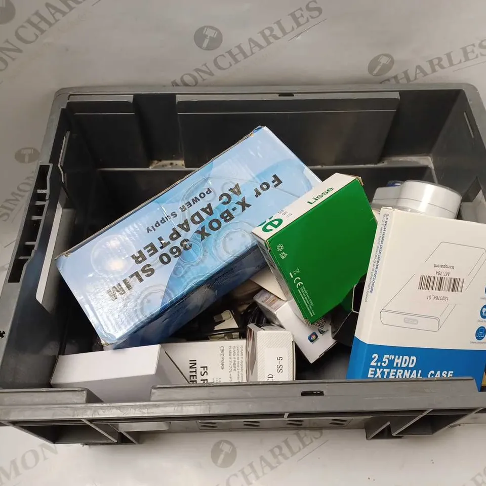 LOT OF APPROXIMATELY 17 ASSORTED ITEMS TO INCLUDE XBOX 360 SLIM AC ADAPTER, PRIMARK PENDANT, WIFI CAMERA, ETC