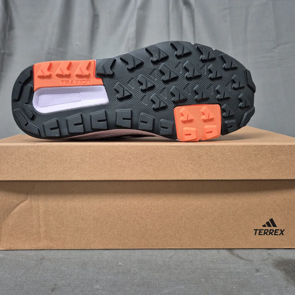 BOXED PAIR OF ADIDAS TERREX TRAILMAKER MID SHOES IN BERRY/ORANGE UK SIZE 2.5