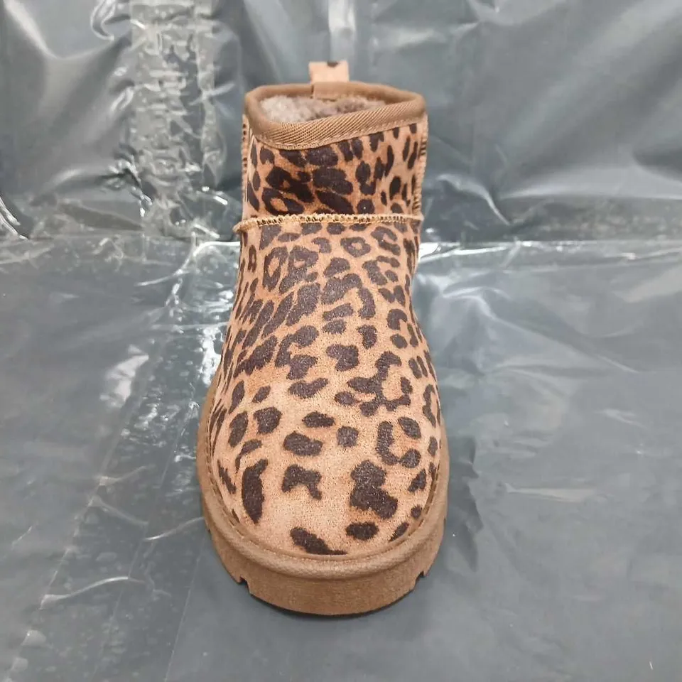 BOXED PAIR OF BOOHOO FAUX FUR LINED SHOES IN ANIMAL PRINT SIZE 6