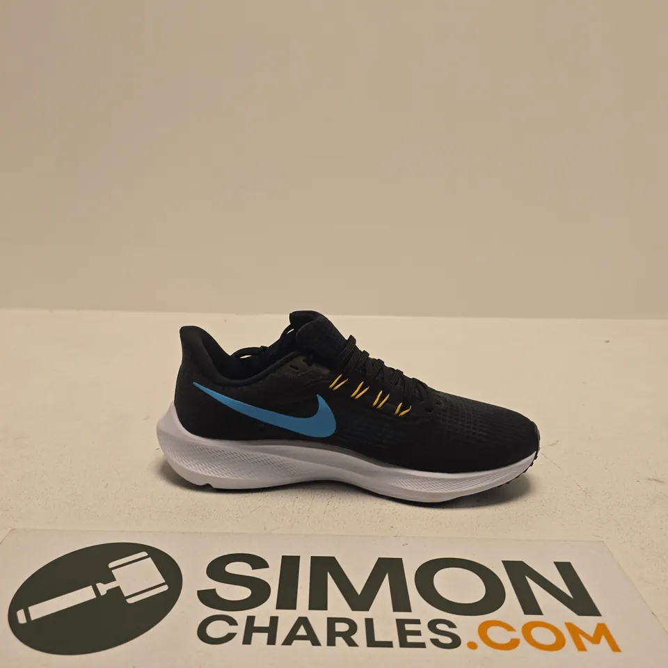 NIKE AIR ZOOM PEGASUS RUNNING SHOE – BLACK WITH BLUE SWOOSH SIZE UK 8