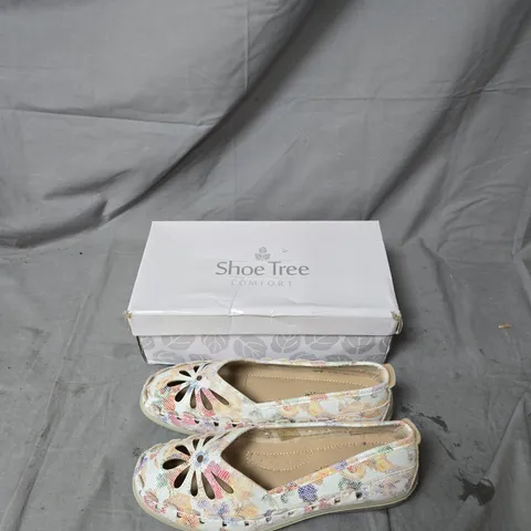 SHOE TREE COMFORT FLORAL SLIP-ON SHOES β UK 7