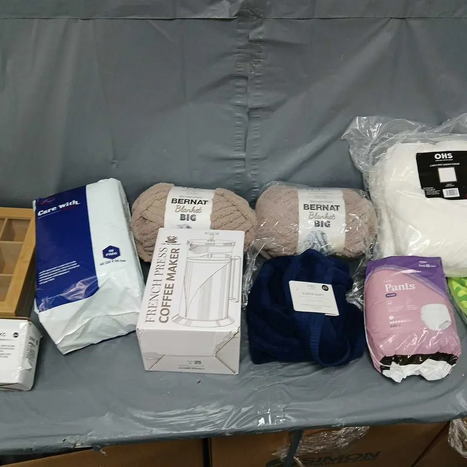 BOX OF APPROXIMATELY 12 ASSORTED ITEMS TO INCLUDE -CARE PADS, BIG BLANKETS, AND SHERPA THROW ETC. 