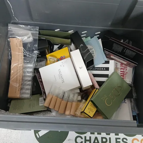 LARGE QUANTITY OF ASSORTED SAMPLE AND TESTER FRAGRANCES
