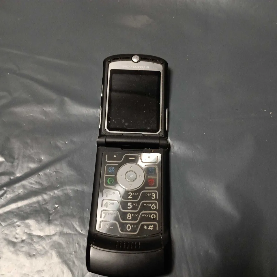MOTOROLA FLIP PHONE – BLACK