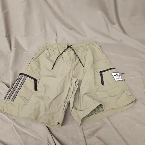 ADIDAS POCKET SHORTS IN KHAKI SIZE S