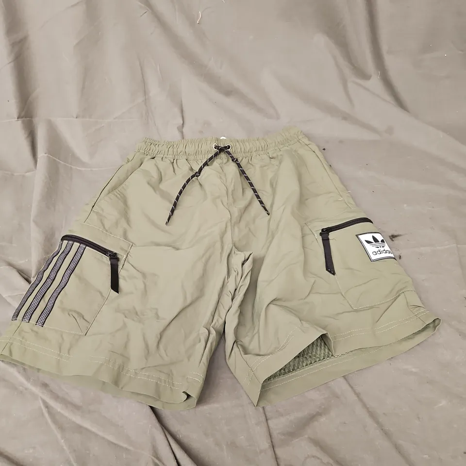 ADIDAS POCKET SHORTS IN KHAKI SIZE S