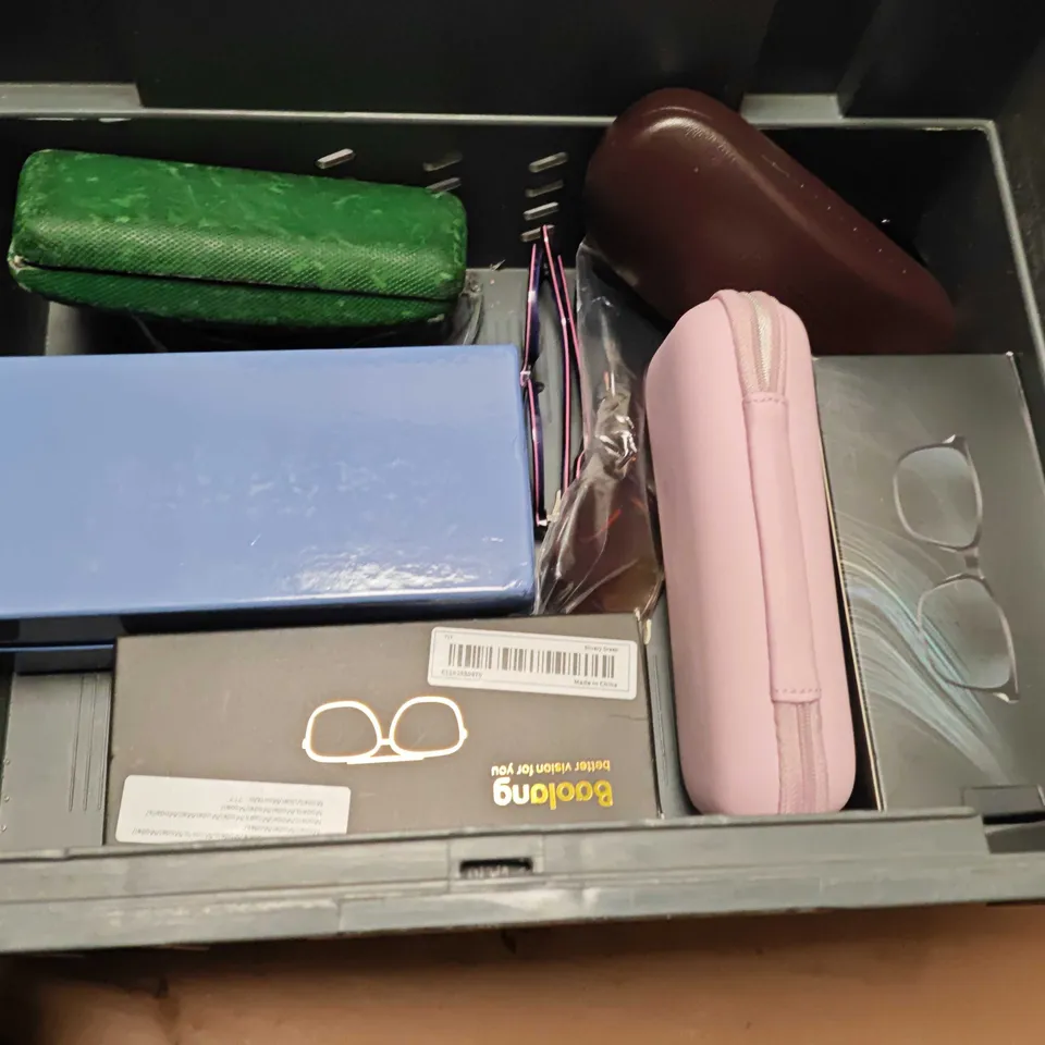 LOT OF APPROXIMATELT 15 ASSORTED PAIRS OF GLASSES AND CASES TO INCLUDE CHAMPION, MELLER AND LONDON RETRO