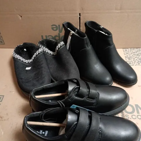 APPROXIMATELY 15 PAIRS OF ASSORTED SHOES TO INCLUDE - BOOTS - SLIPPERS - TRAINERS ETC