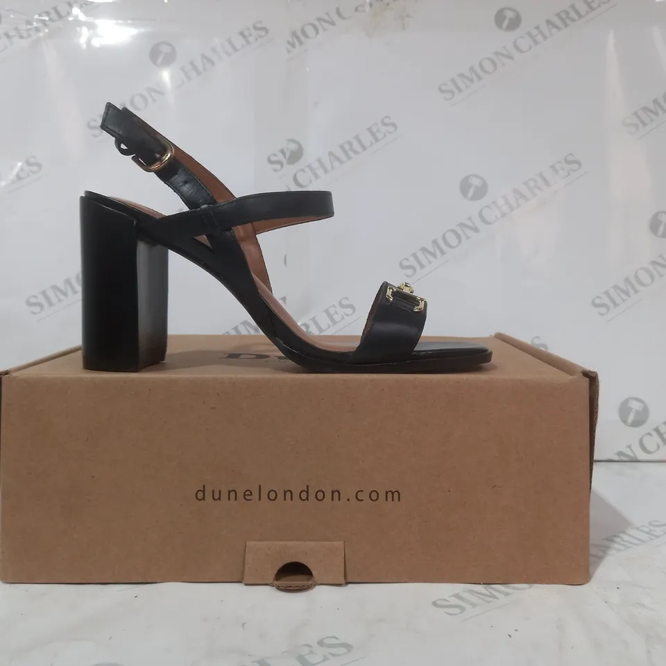 BOXED PAIR OF DUNE LONDON LEATHER SNAFFLE BLOCK HEEL SANDALS IN BLACK SIZE 7