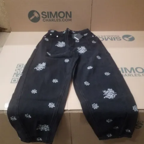 BOX CONTAINING APPROXIMATELY 3 SIMPLY BE EMBROIDERED BARREL BLACK JEANS - SIZE 10R