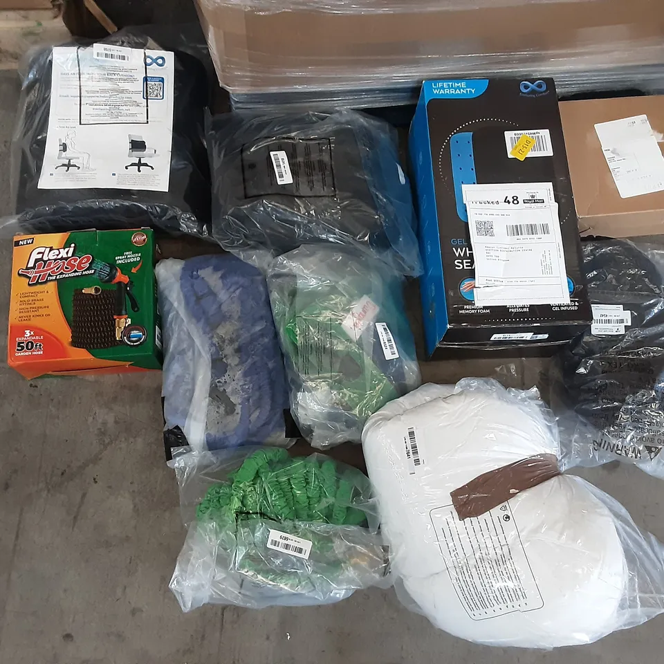 PALLET OF ASSORTED PRODUCTS TO INCLUDE FLEXI HOSE, INFINITE BACK CUSHION, INFINITE GEL INFUSED WHEELCHAIR CUSHION, POOTACK, JULIE MEMORY FOAM PILLOW, GADA GARDEN HOSE