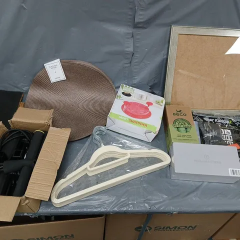 BOX OF APPROXIMATELY 12 ASSORTED ITEMS TO INCLUDE - PLACE MATS, YOGA BLOCK, AND HANGERS ETC. 