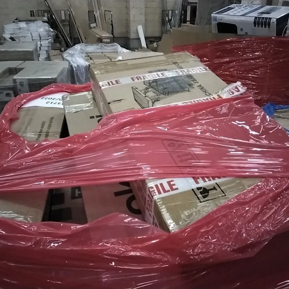 PALLET OF ASSORTED ITEMS INCLUDING FOLDOUT PICNIC BENCH, ALPHA CAMP CAMPING CHAIR, HOMIDEC