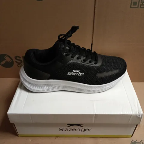 BOXED PAIR OF SLAZENGER ASSENT TRAINERS IN BLACK - 7
