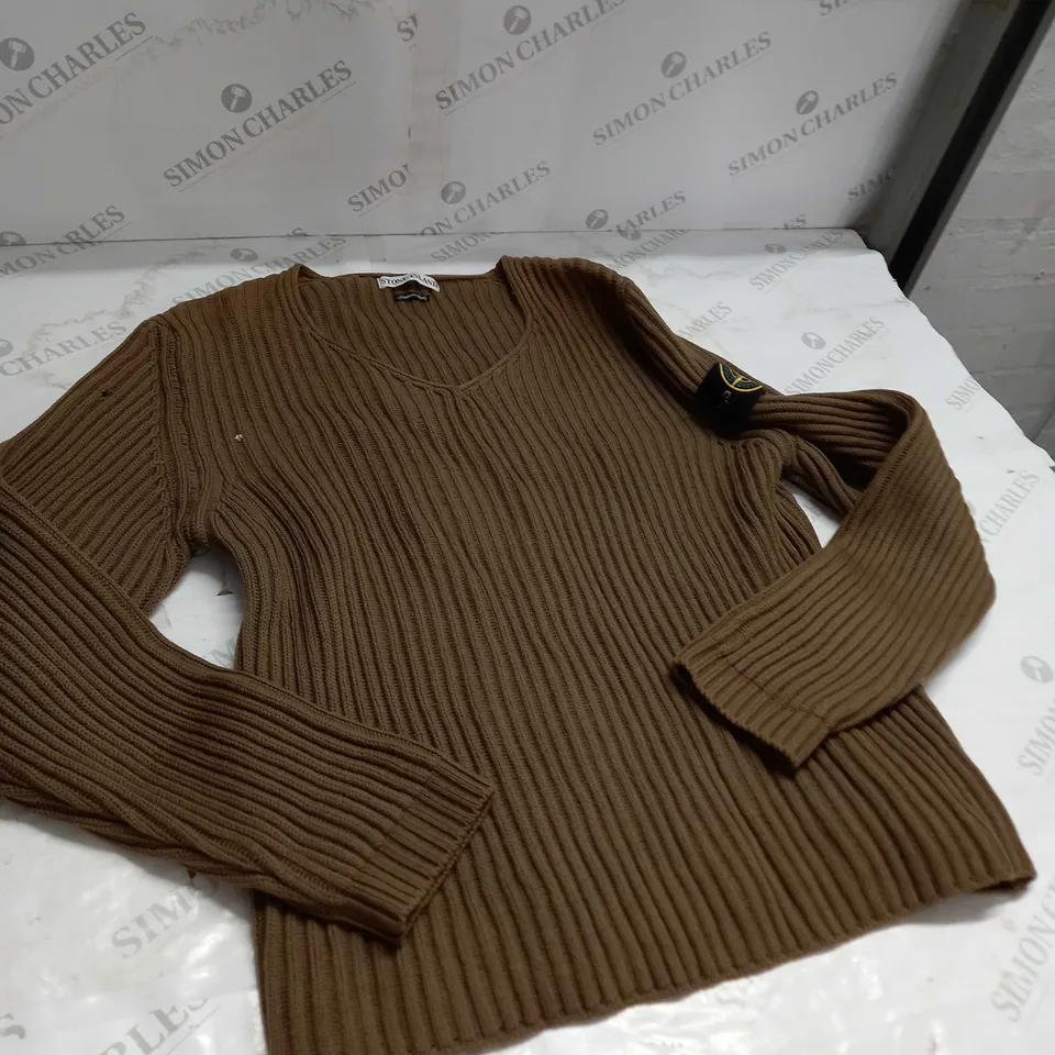STONE ISLAND V-NECK JUMPER SIZE M