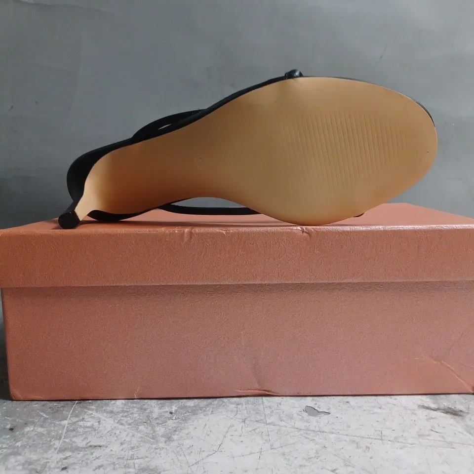 BOXED PAIR OF UNBRANDED OPEN TOE HEELED SANDALS IN BLACK SIZE EU 38