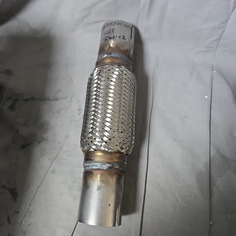 APPROXIMATELY 10 ASSORTED AUTOMOTIVE ITEMS INCLUDING EXHAUST PART , CAR PHONE HOLDER AND DRAPER 24OZ RUBBER MALLET