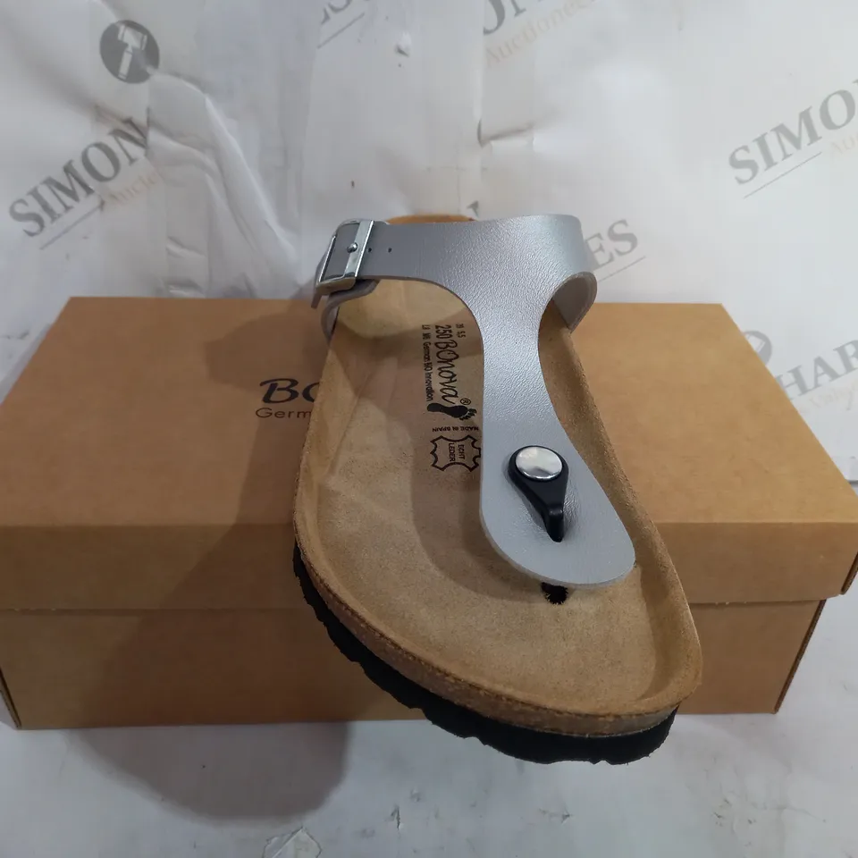 BONOVA IBIZA PEARL SHINE FOOTBED SANDAL SIZE 6