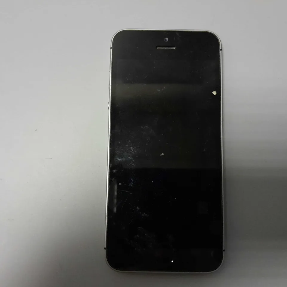 BOXED APPLE IPHONE SE SMARTPHONE