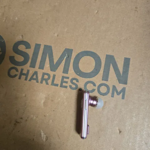 BOX OF APPROXIMATELY 50 ASSORTED BLUETOOTH EAR PIECES INCLUDING NOKIA  AND SAMSUNG 