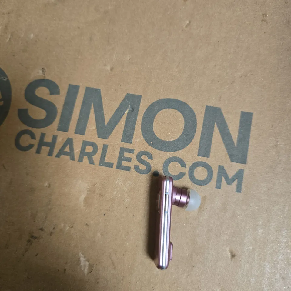 BOX OF APPROXIMATELY 50 ASSORTED BLUETOOTH EAR PIECES INCLUDING NOKIA  AND SAMSUNG 