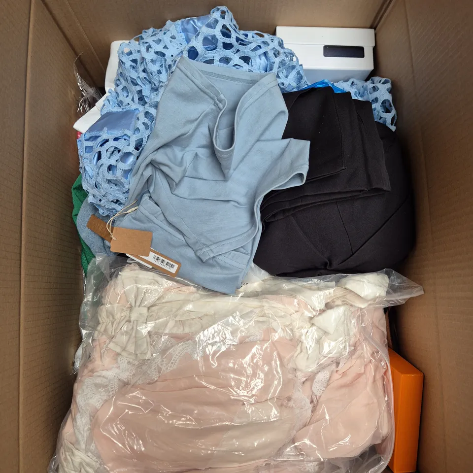 LARGE BOX OF APPROXIMATELY 20 ASSORTED CLOTHING ITEMS IN VARIOUS SIZES, STYLES AND COLOUR 
