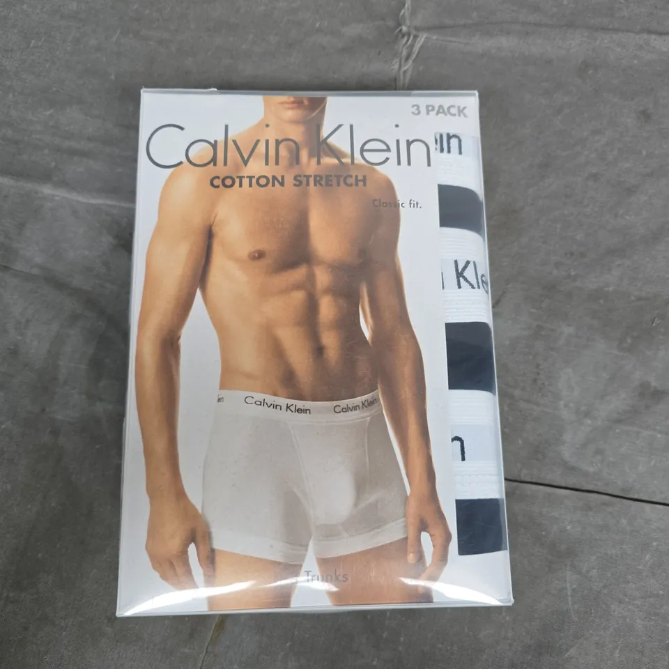BOXED CALVIN KLEIN 3 PACK OF TRUNKS IN BLACK - MEDIUM