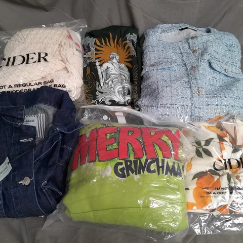 APPROXIMATELY 20 ASSORTED CLOTHING ITEMS IN VARIOUS SIZES AND STYLES TO INCLUDE - TOPS, DRESS, JACKET, ETC