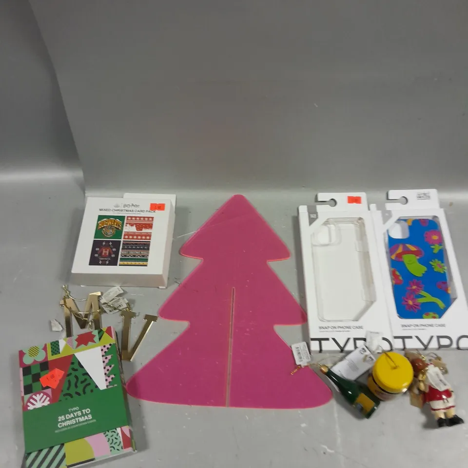 APPROXIMATELY 30 ASSORTED HOUSEHOLD PRODUCTS TO INCLUDE PROTECTIVE PHONE CASES, CHRISTMAS TREE DECORATIONS, CHRISTMAS CARD PACK ETC 
