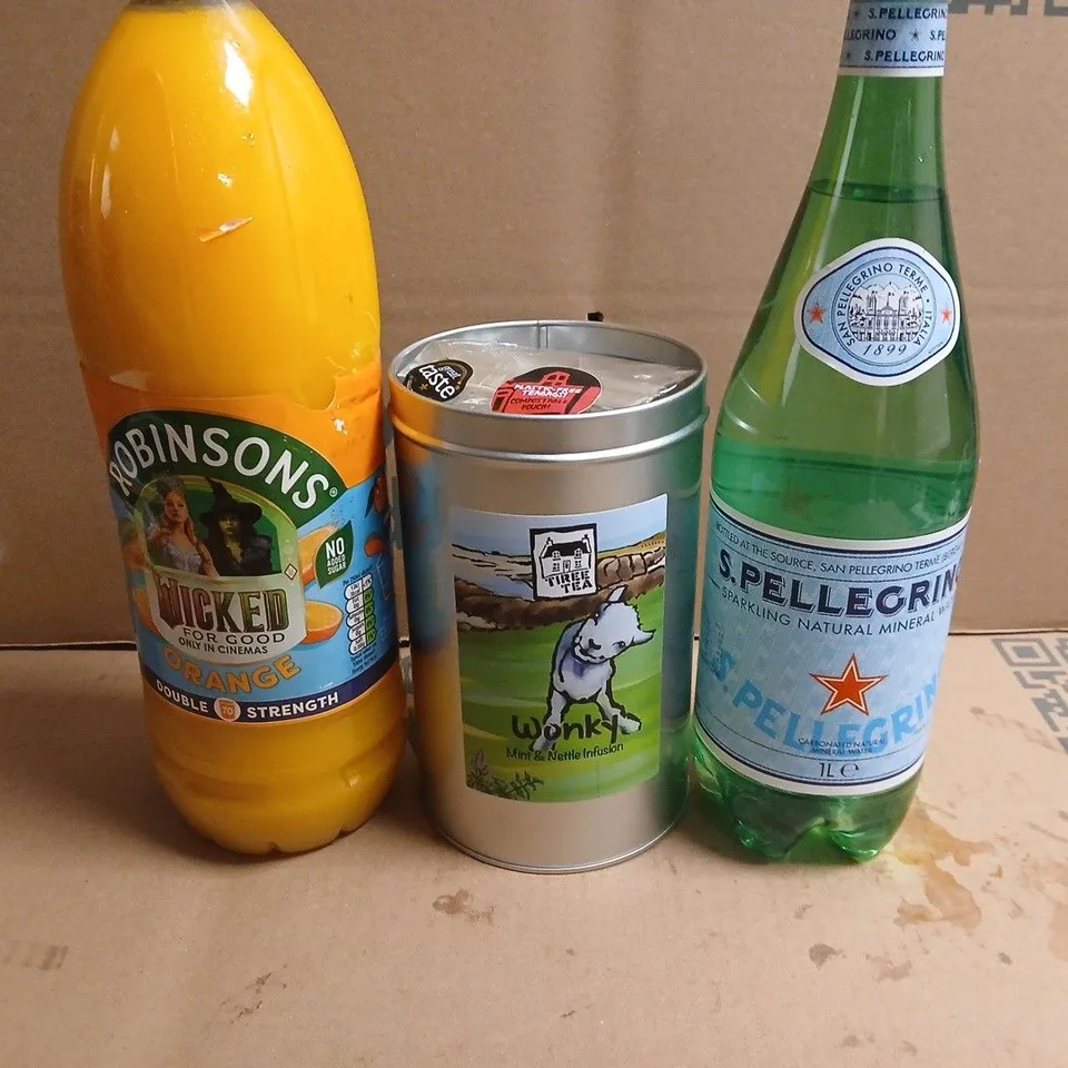 APPROXIMATELY 5 ASSORTED FOOD ITEMS TO INCLUDE S.PELLEGRINO WATER , ROBINSONS AND TEA BAGS