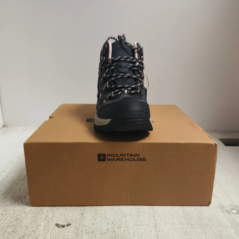 BOXED PAIR OF MOUNTAIN WAREHOUSE ADVENTURER WOMENS WATERPROOF WALKING BOOTS IN DUSKY PURPLE SIZE UK 5.5